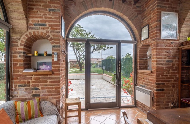 Homerez - House for 4 pers. with shared pool in Villemur-sur-Tarn