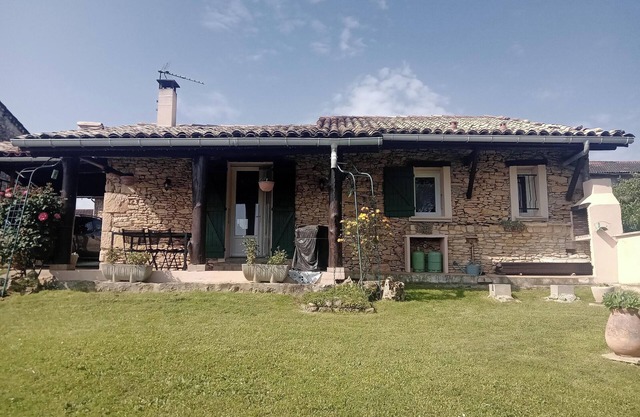 Homerez - House in Arnaud-Guilhem