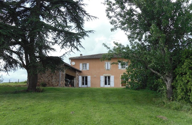 Homerez - House in Puycelsi with pool