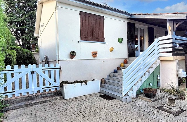 Homerez - House in Veyras with Pool