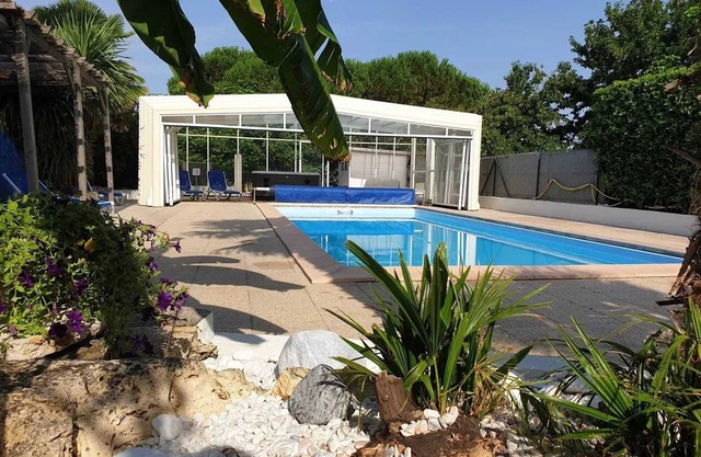 Homerez - House with pool in Meursac