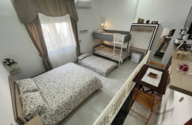 Homerez - Modern Apartment in Napoli, Balcony, 70 m²