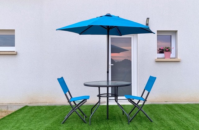Homerez - Nice apartment for 2 ppl. with garden and terrace at Thorigné-sur-Dué