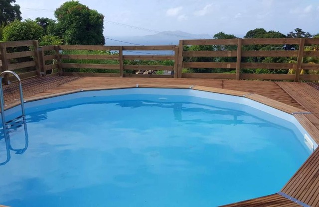 Homerez - Nice house for 5 ppl. with shared pool and sea view at Trois-Rivières