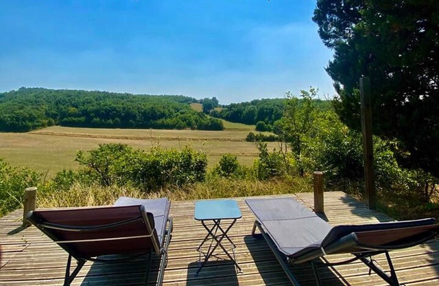 Homerez - Nice house for 2 ppl. with shared pool and terrace at Lignairolles
