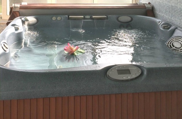 Homerez - Sophisticated House in Montenero + Jacuzzi