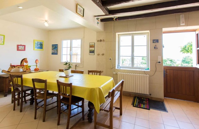 Homerez - Spacious house for 8 ppl. with terrace at Ruillé-sur-Loir