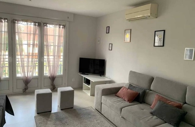 Homerez - Spacious apartment in Pierrelaye with garden view