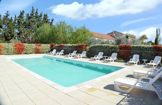 Homerez - Spacious Apartment in Monteux with Shared Pool