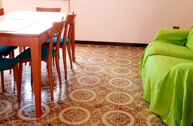 Homerez - Spacious appartement 15 km away from the beach for 6 ppl. at Solarussa