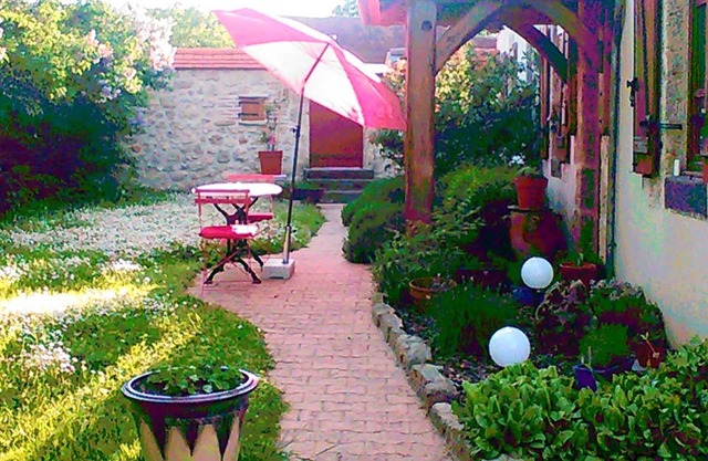 Homerez - Spacious house for 7 ppl. with garden and terrace at Montoldre