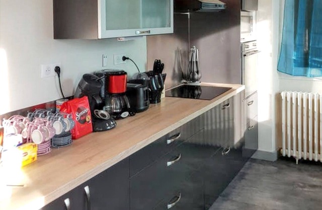 Homerez - Spacious house in Montsalvy with large garden and terrace