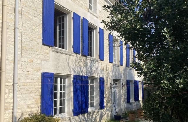 Homerez - Spacious house for 7 ppl. with garden and terrace at Fleurac