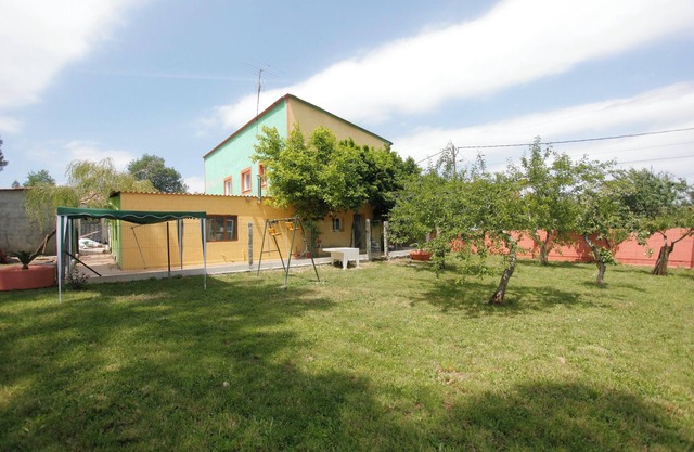 Homerez - Spacious House with Garden in Touro – Family-Friendly