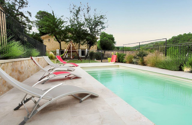 Homerez - Spacious villa in Divajeu with private pool