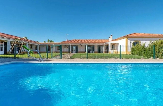 Homerez - Spacious villa with private pool in Grândola