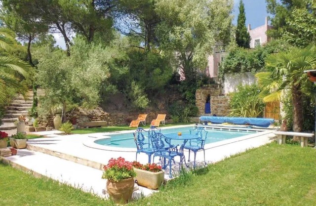 Homerez - Tranquil Villa in Montséret with Private Pool