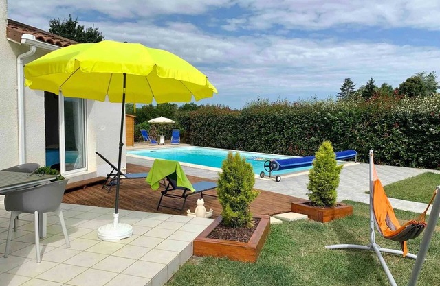 Homerez - Villa for 3 ppl. with swimming-pool and terrace at Saint-Gaudens