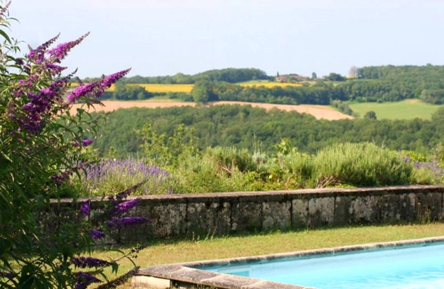Homerez - Villa for 15 ppl. with swimming-pool and terrace at La Croix-Blanche