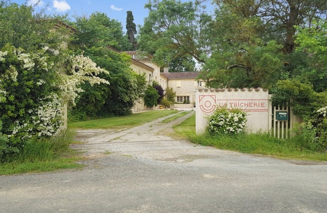 Homerez - Villa in Crastes with pool