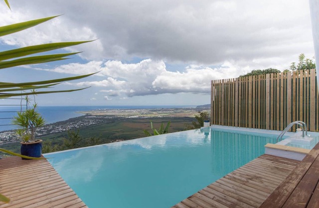 Homerez - Villa in Saint-Paul with Pool