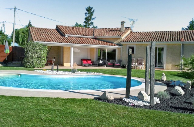 Homerez - Villa with Pool in Paulhac
