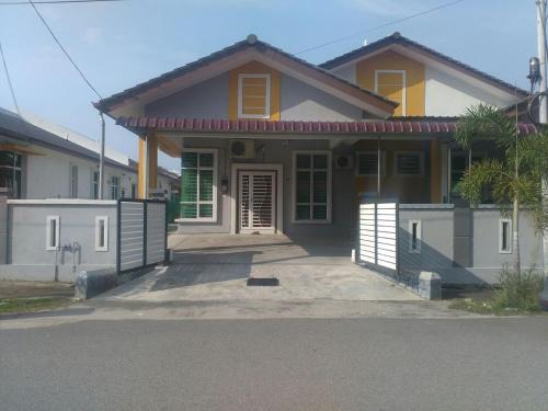 Homestay Fully Aircond Free Wifi Near MITC,UTEM