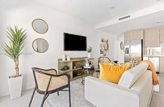 Homestead Oasis- 4BR Retreat w/Rooftop & Views