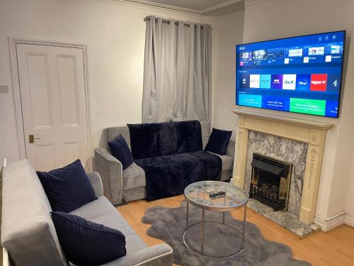 Hometel Digs Nice Comfy Home Sleeps 12