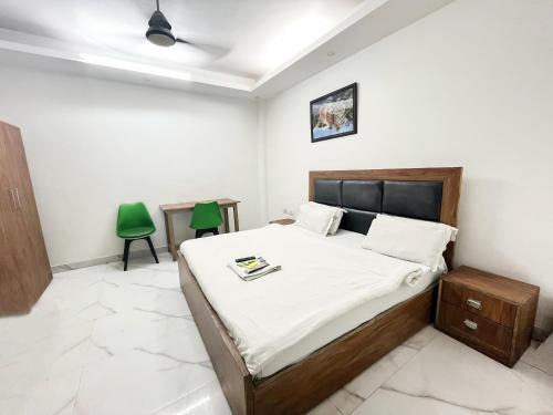 Hometown Hospitality - Walking Distance From Nizamuddin Railway Station