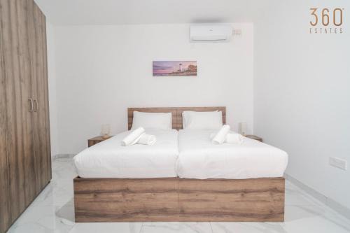 Homey 1BR Apartment in Tarxien with Sofa Bed & AC