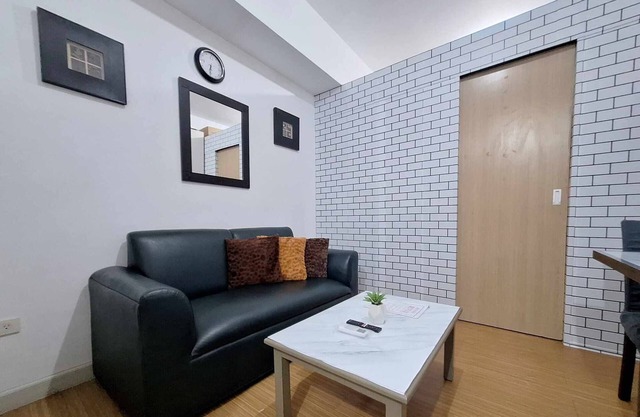 Homey 1BR with Balcony City View in Grace Res