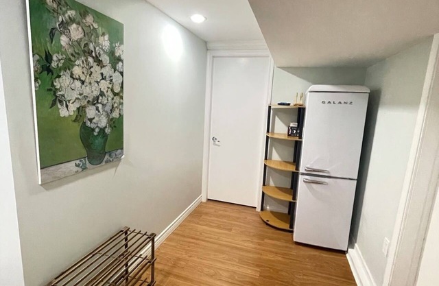 Homey room located at Arbutus, Vancouver West. Quiet and comfortable .