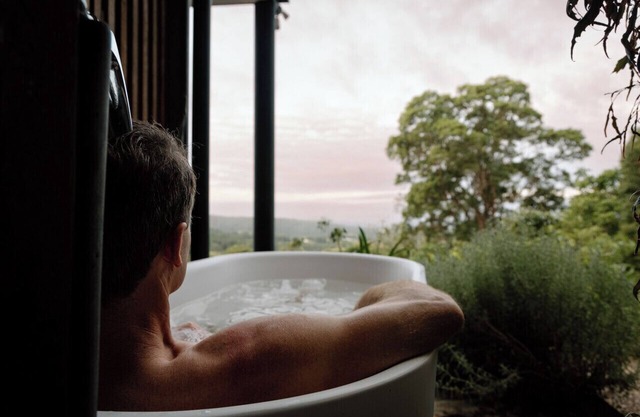 Honey Dale - Executive Luxury Hilltop Hideaway Private with Stunning Views!