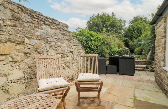 HONEYBUN, pet friendly, with a garden in Osmington