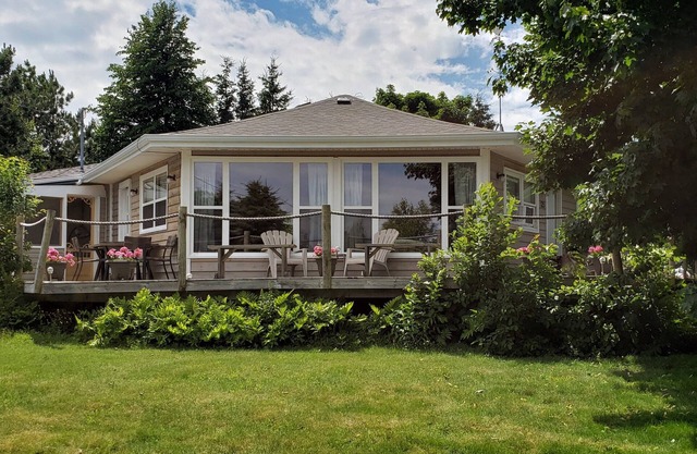 Honeycomb Cottage - bright, airy and spacious sanctuary with water view!