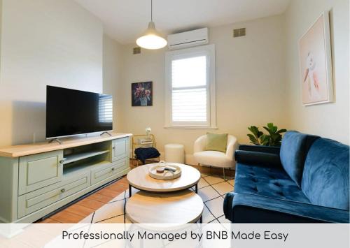 Hope St Cottage I - Historic Haven, Mountain Views