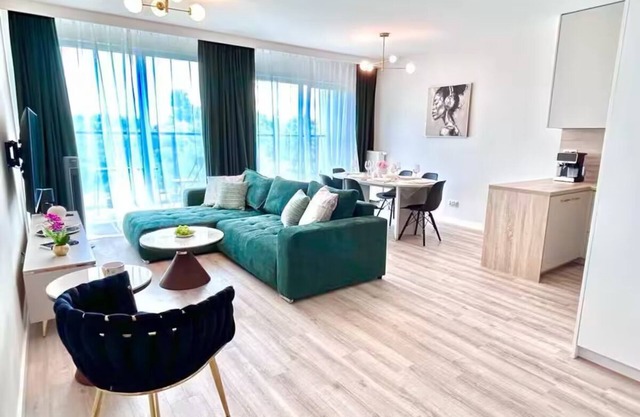 Horizon Apartments - Cashmere Glow