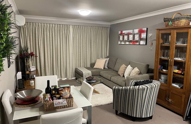 Horizons 214 Beautiful self-contained lakefront studio apartment: Couples Only