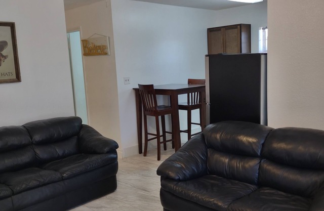 Horse Ranch House 2 miles to Austin, Remodeled, Relaxed Atmosphere, SXSW Near