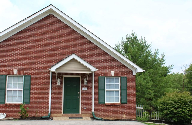 Horses, Bourbon and More . Shelbyville Condo