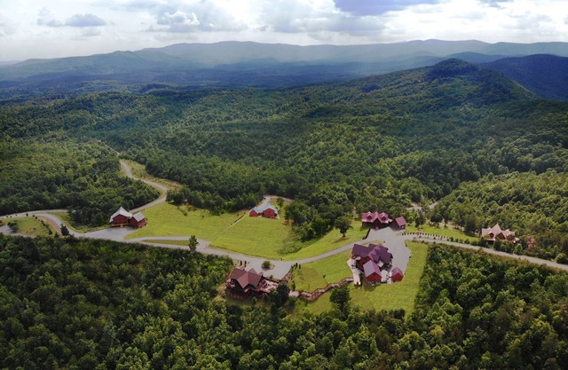 Host a large group on the mountaintop for Events, Retreats, Weddings, & Reunions
