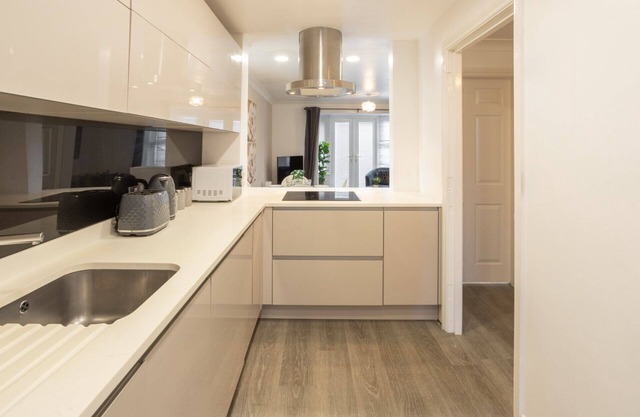 Host & Stay | Oriel Close