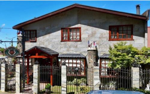 Hostal Collins House