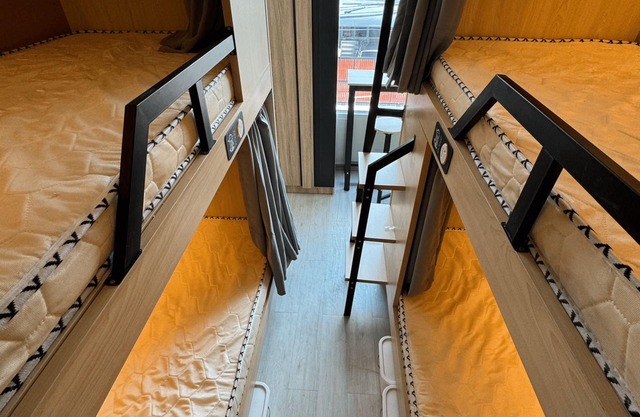 Hostel in Bangkok with single suite and bunkbed room with free Wi-Fi.