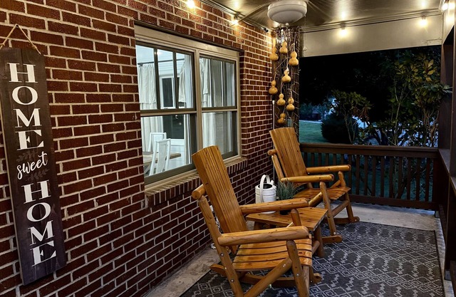Hot Specials, Close to everything! Guests love it!