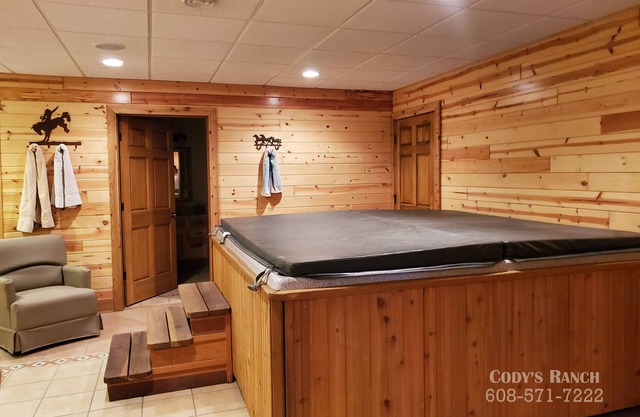 Hot Tub! Cowboy Retreat! SW Wisconsin Driftless Region on UTV Route