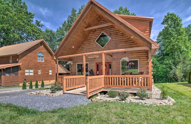 Hot Tub, Pool Access & Fire Pit: Gatlinburg Cabin