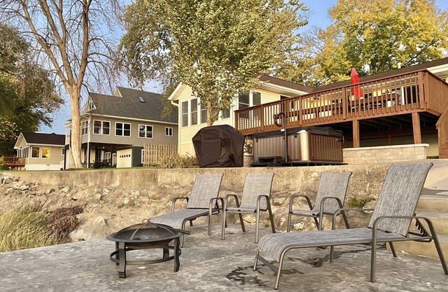 Hot Tub River Views