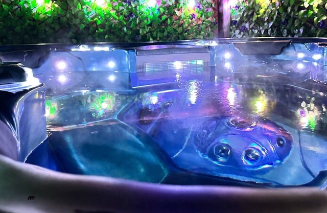 Hot Tub! Swing Fire Pit! Golf Cart! Fall Hiking, Holidays & A Coffee Experience!